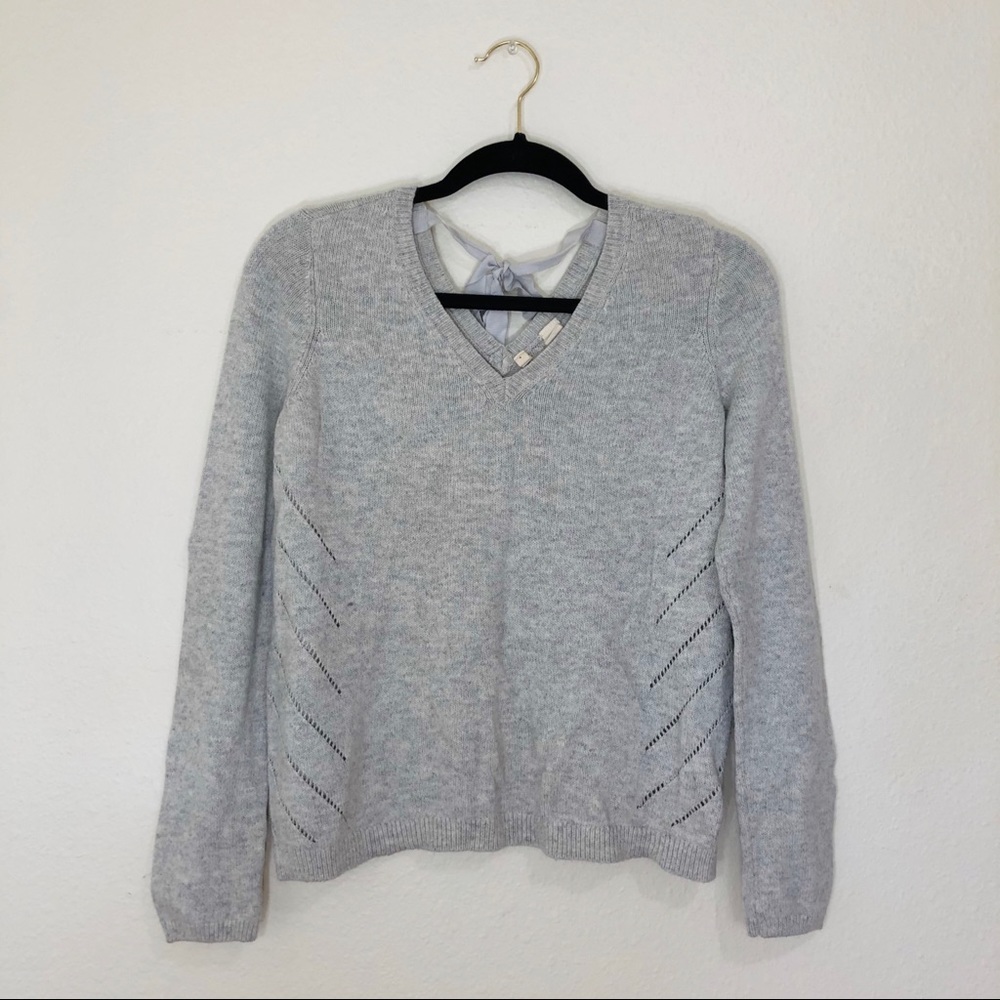 Moth Gray V-Neck Sweatshirt | Womens Size M